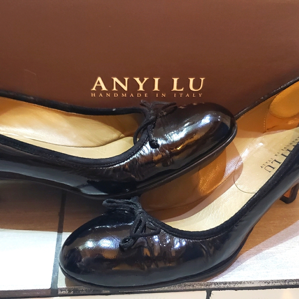 Vintage Anyi Lu Leather Pumps